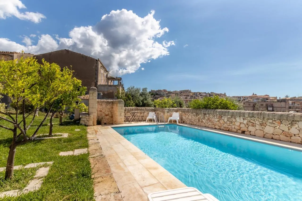 Villa Rosaria Noto Bed & Breakfast