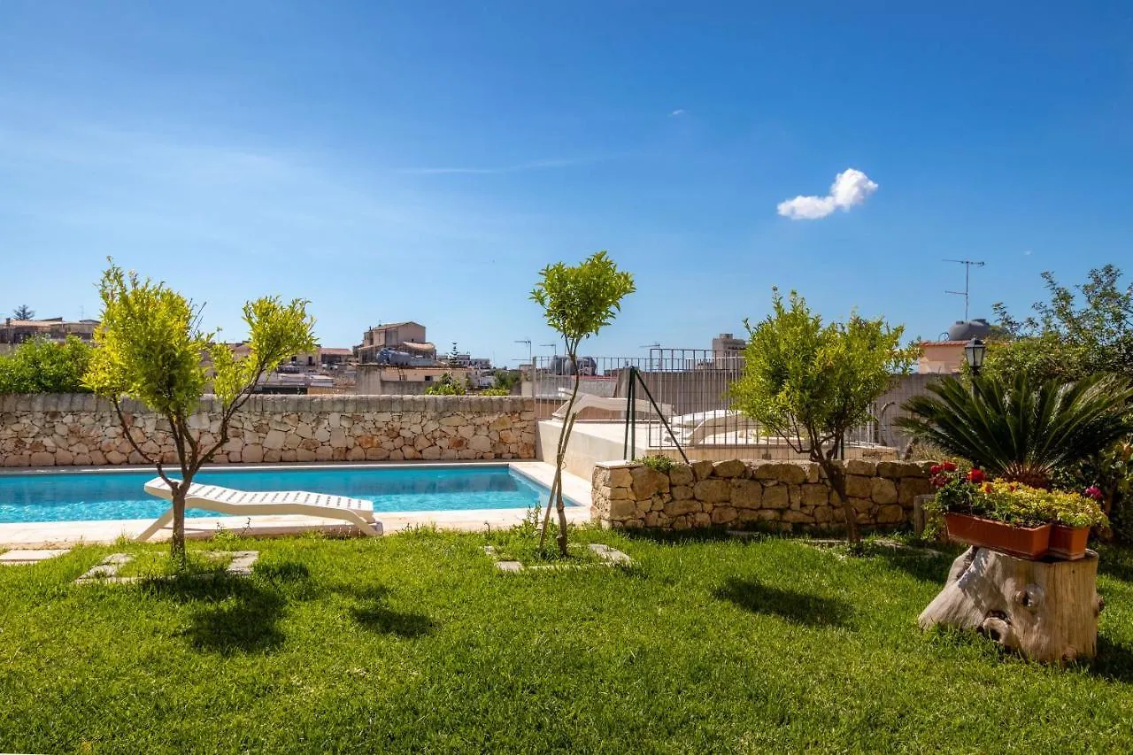 Villa Rosaria Rooms Noto Bed & Breakfast